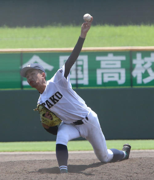 佐賀北対鳥栖　1失点完投で優勝に導いた佐賀北エース左腕、川崎大輝投手（撮影・菊川光一）