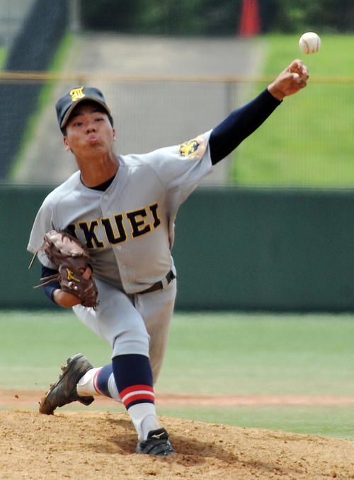 仙台育英対仙台　仙台育英・笹倉は高校入学後最長の6回を4安打無失点に抑え、3投手の完封リレーにつなげる