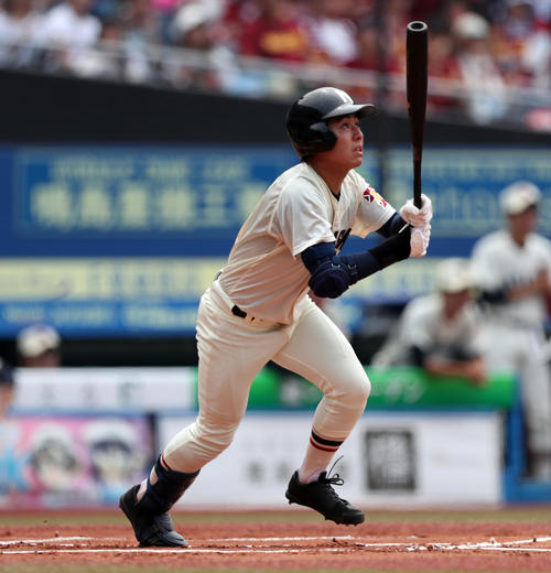 習志野対八千代松陰　1回表習志野無死、初回先頭打者本塁打を放つ習志野・根本翔吾（撮影・伊作将希）