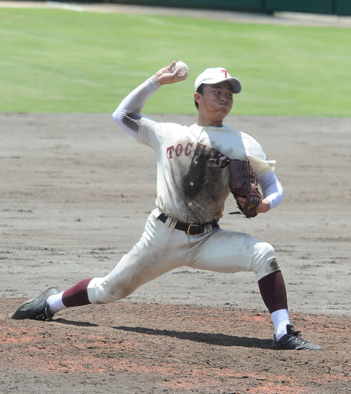 福岡大会準々決勝　自由ケ丘対東筑　東筑3番手の和久田秀馬外野手（撮影・浦田由紀夫）