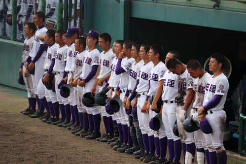 大和広陵対天理　涙する天理の選手たち　（撮影・山崎健太）