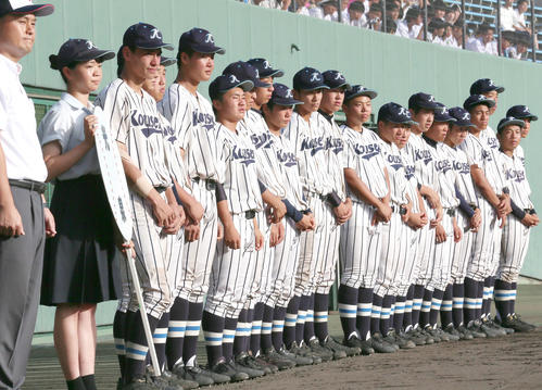 滋賀大会決勝戦・光泉対近江　準優勝の光泉ナイン（撮影・上山淳一）