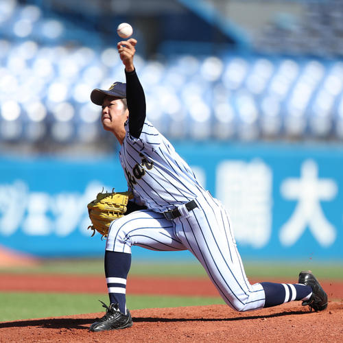 国学院久我山対東海大菅生　先発の東海大菅生・中村晃（撮影・佐田亮輔）