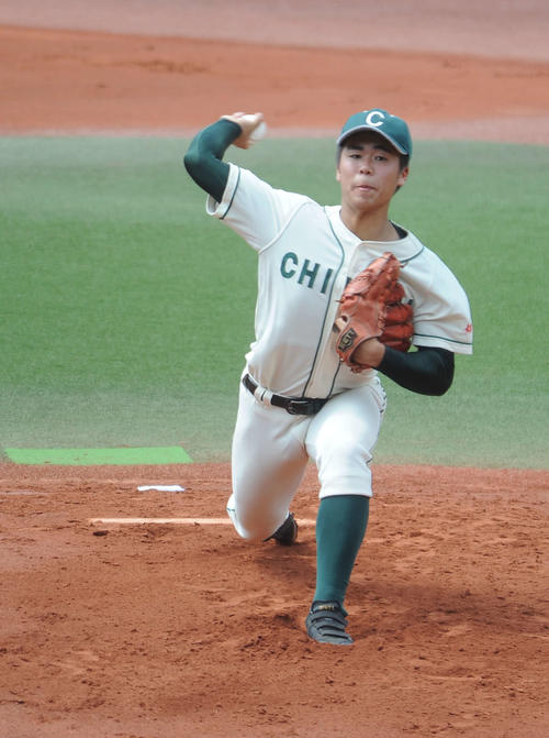 高校野球　長崎大会準決勝　長崎商対鎮西学院　鎮西学院先発の楠本宏武投手が完投勝利でチームを決勝に導いた（撮影・浦田由紀夫）
