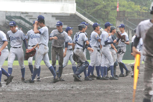 小松大谷対津幡　5年ぶり決勝進出を決め喜ぶ小松大谷（撮影・柏原誠）