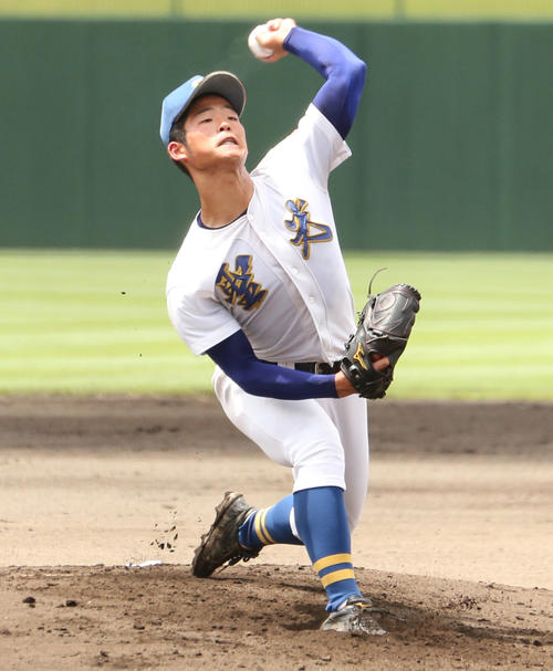 日大東北対聖光学院　力投する聖光学院・須藤（撮影・野上伸悟）