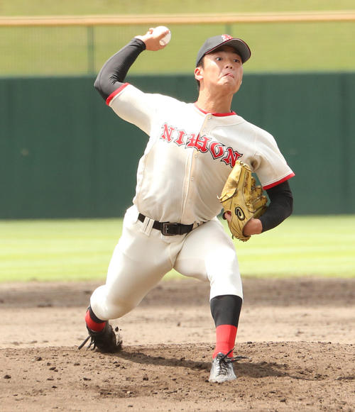 日大東北対聖光学院　力投する日大東北・磯上（撮影・野上伸悟）