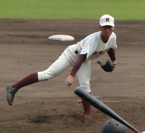 高知対高知商　6回から救援した高知・森木（撮影・奥田隼人）