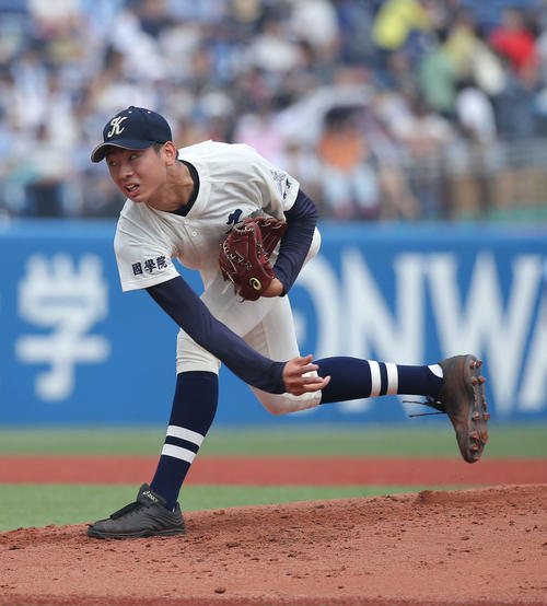 国学院久我山対創価　先発登板する国学院久我山・高下（撮影・河田真司）