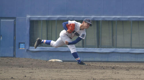 リリーフした履正社エースの清水（撮影・望月千草）