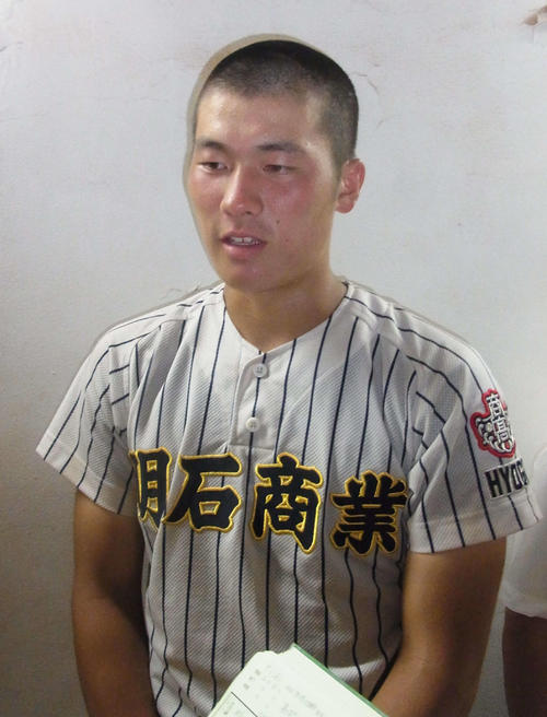 先制3ランにダメ押し打と活躍した明石商4番の安藤（撮影・堀まどか）