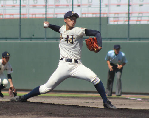 鹿屋中央対神村学園　粘りの投球で3失点完投勝利の神村学園・田中瞬（撮影・中牟田康）