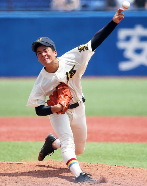 力投する創価・古川（撮影・河田真司）