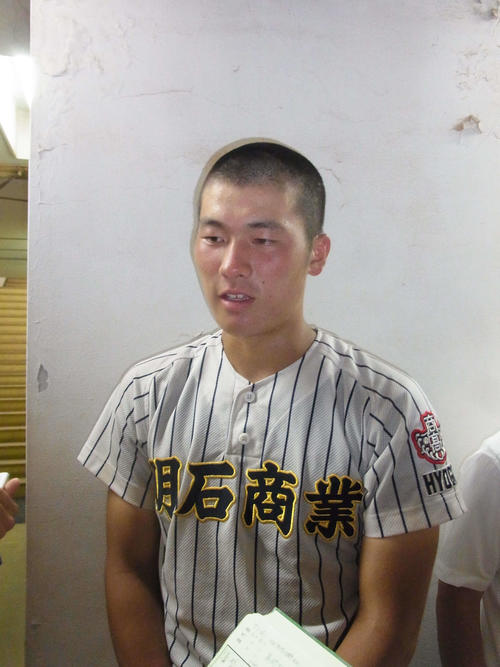 先制3ランにダメ押し打と活躍した明石商4番の安藤（撮影・堀まどか）