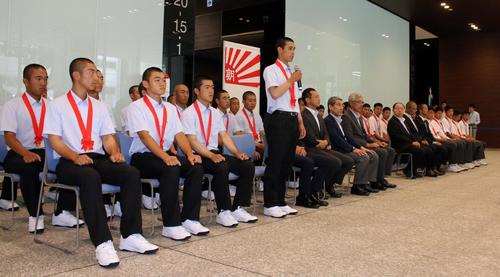 札幌市内での壮行会で決意を口にする北照の伊藤主将（中央）（撮影・永野高輔）