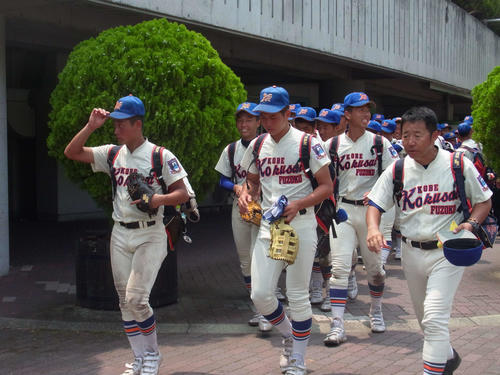 2年ぶりの兵庫大会決勝進出を決めた神戸国際大付ナイン（撮影・堀まどか）