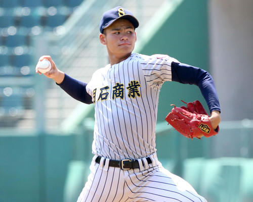 明石商対神戸国際大付　明石商先発の中森俊介（撮影・上山淳一）