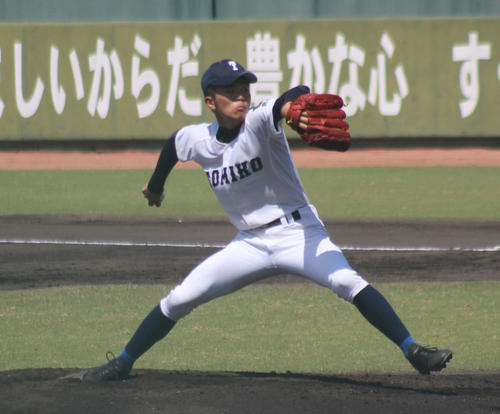 富島対小林西　最後まで投げきり小林西打線を完封した富島・黒木拓