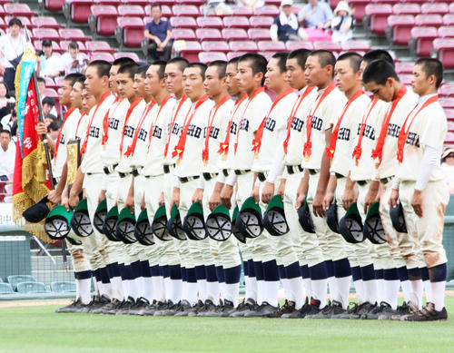 15年ぶりの甲子園出場を決めた広島商ナイン（撮影・前原淳）