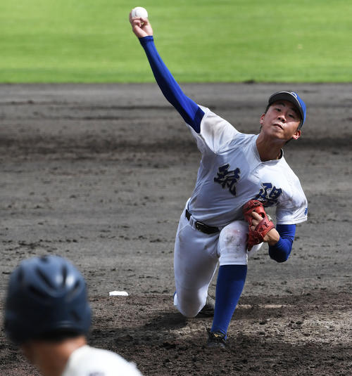 完投勝利を飾った筑陽学園・西舘（撮影・今浪浩三）