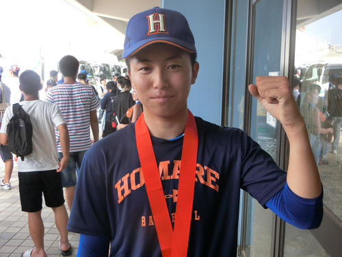 誉対桜丘　3回戦からベンチの「気」デザインを担当した誉・菊野（撮影・奥田隼人）