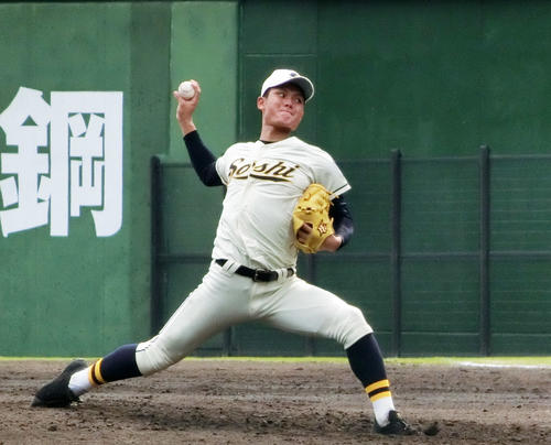 先発し6回2安打無四球完封の創志学園・西純矢（撮影・奥田隼人）

