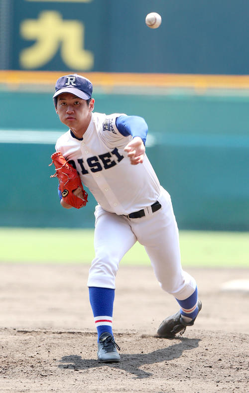 第101回全国高校野球選手権大会・甲子園練習　履正社の清水大成は甲子園練習でマウンドに上がり投球練習を行う（撮影・上山淳一）＝2019年8月1日、甲子園球場
