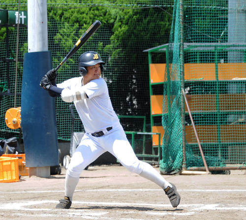調子を上げている4番中田（撮影・斎藤慎一郎）