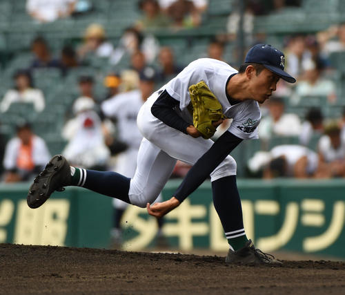 佐賀北対神村学園　佐賀北先発の川崎大輝（撮影・奥田泰也）