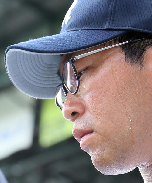 佐賀北対神村学園　神村学園に敗れた佐賀北・久保貴大監督（撮影・栗木一考）