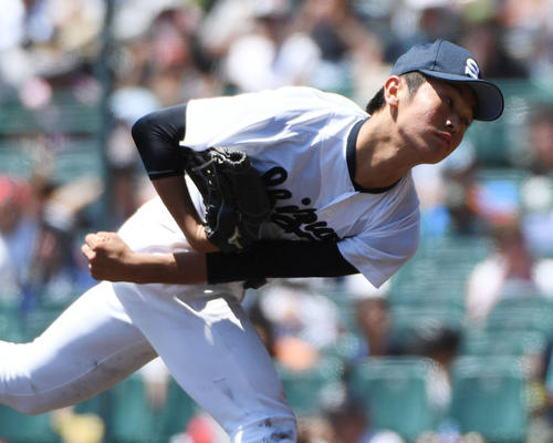 津田学園対静岡　4回から登板した静岡の松本蓮（撮影・奥田泰也）