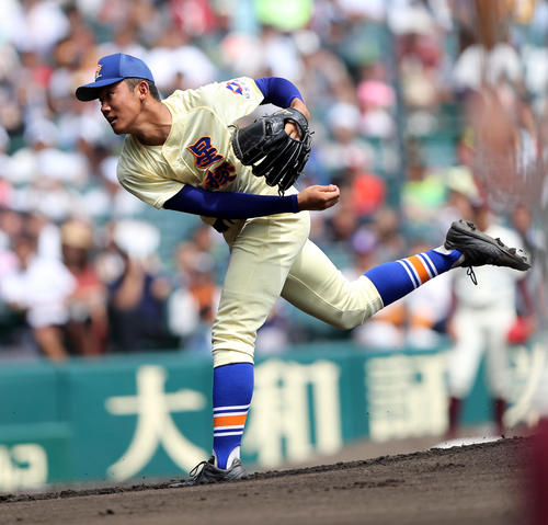 星稜対旭川大高　先発の星稜・奥川（撮影・大野祥一）