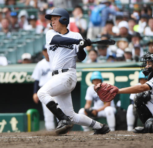 8回裏静岡2死二塁、小岩和音は左前適時安打を放つ（撮影・奥田泰也）
