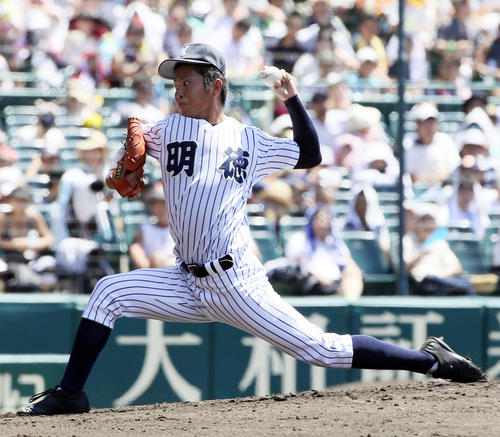先発する明徳義塾・林田（撮影・栗木一考）