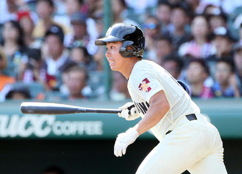 5回表習志野1死二塁、根本は中前同点適時打を放つ（撮影・栗木一考）