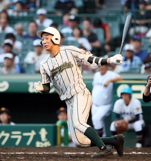 5回表鶴岡東2死満塁、丸山は逆転となる2点左前適時打を放つ（撮影・栗木一考）