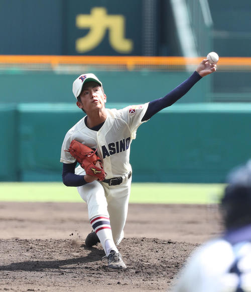 習志野対沖縄尚学　沖縄尚学戦に先発する山内翔太（撮影・白石智彦）