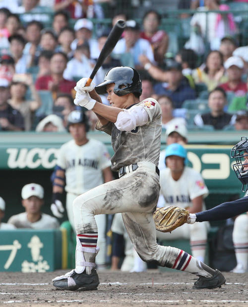 9回表習志野1死一、三塁、角田は同点左前適時打を放つ（撮影・栗木一考）
