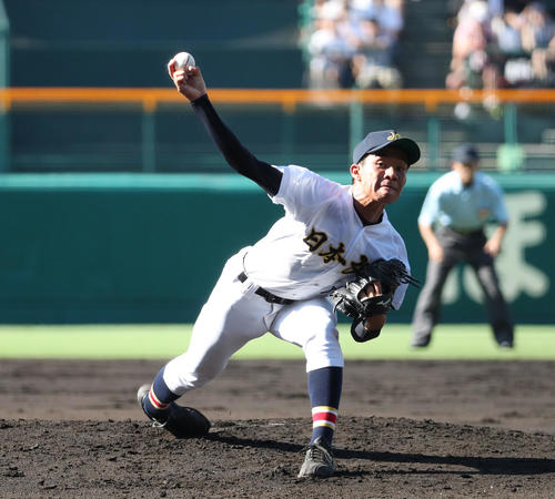 日本文理対関東第一　関東第一戦に先発する南隼人（撮影・白石智彦）