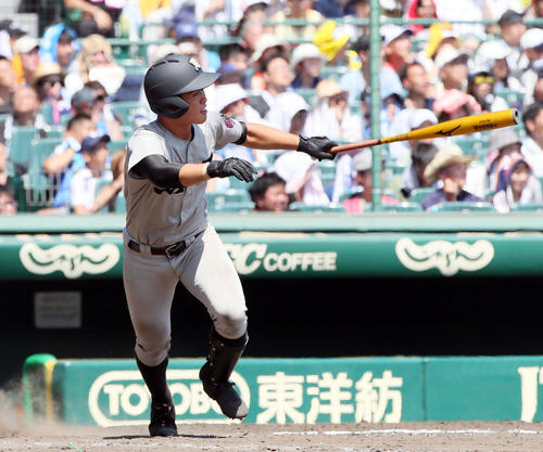 12回裏熊本工1死、山口環生は中越えにサヨナラ本塁打を放つ（撮影・栗木一考）