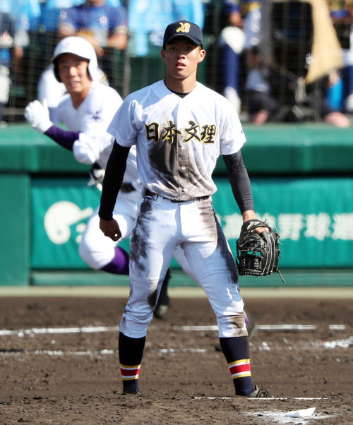3回裏関東第一1死、平泉に中越え本塁打を浴びる日本文理・南（撮影・前田充）