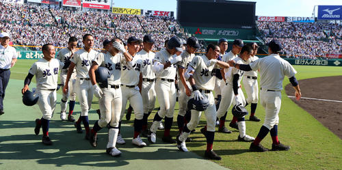 北照対中京学院大中京　試合に敗れ、涙する北照の選手たち（撮影・大野祥一）