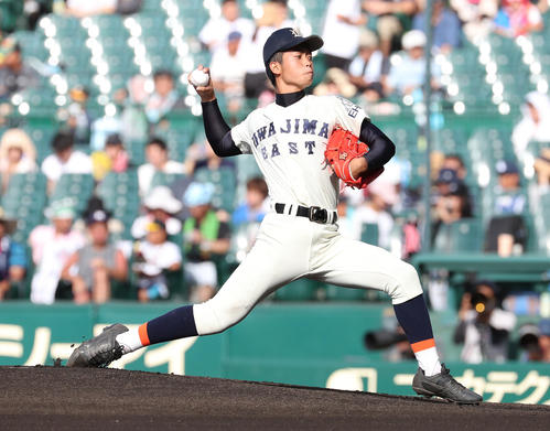 宇部鴻城対宇和島東　宇部鴻城戦に先発する舩田清志（撮影・白石智彦）