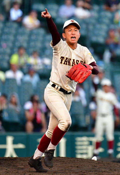 神村学園対高岡商　完投で勝利に貢献する高岡商・荒井投手（撮影・清水貴仁）