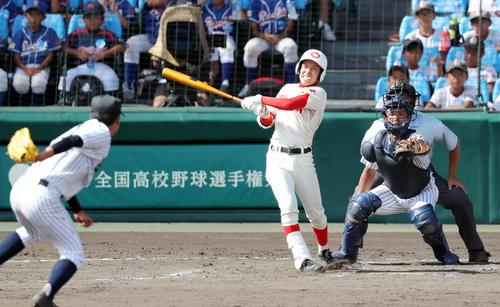 7回表智弁和歌山2死一塁、右越え2点本塁打を放つ根来塁（撮影・前田充）