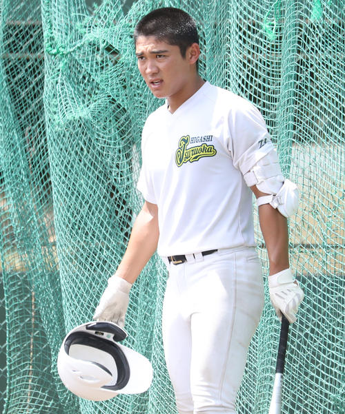 習志野との2回戦に向け練習を行う鶴岡東・竹花（撮影・野上伸悟）