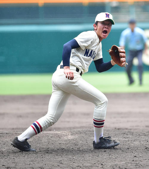 鶴岡東対習志野　7回表鶴岡東2死、大井光来を4者連続となる三振に切り雄たけびをあげる習志野・飯塚（撮影・清水貴仁）