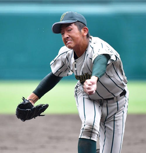 鶴岡東対習志野　鶴岡東先発の影山は8回途中まで粘りの投球を見せる（撮影・清水貴仁）