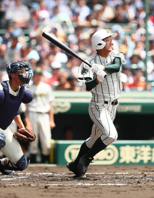 鶴岡東対習志野　2回表鶴岡東2死一、二塁、影山は2点適時二塁打を放つ（撮影・足立雅史）