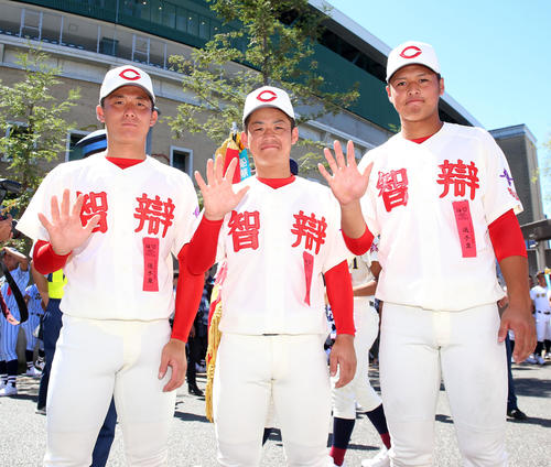 5季連続甲子園出場する智弁和歌山の左から東妻純平、西川晋太郎、黒川史陽（2019年8月5日撮影）